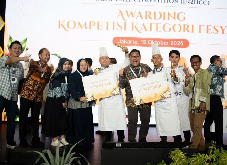 Photo of UMKM Kalbar Raup Rp113,51 Juta di ISEF 2026, Dua Talenta Juara Kompetisi Chef Halal
