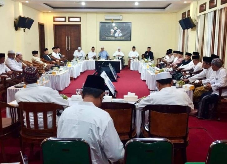 Photo of Berkumpul di Lirboyo, Puluhan Kyia Sepuh Suarakan Keadilan untuk Gus Yaqut dan Minta Presiden Probowo Pertimbangkan Abolisi
