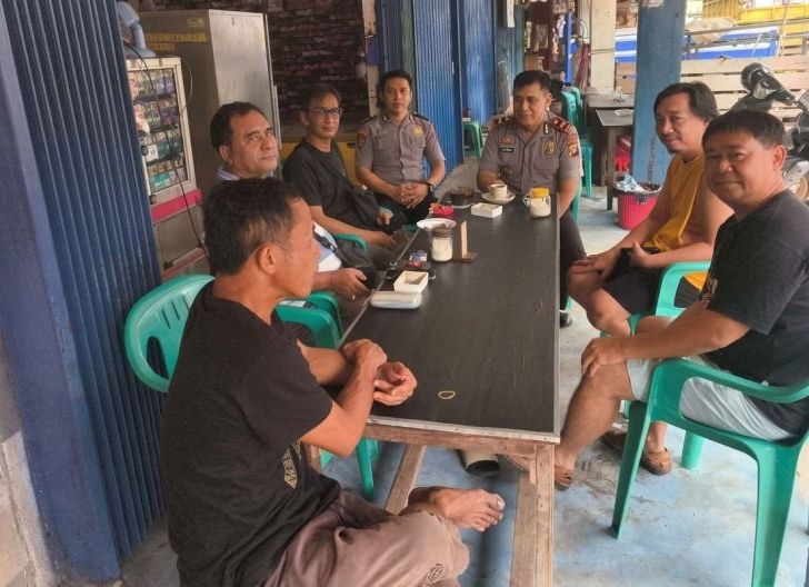 Photo of Polisi Peduli Masyarakat, Polsek Meliau Serap Aspirasi Warga Sambil Sampaikan Pesan Kamtibmas