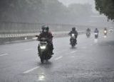Photo of Hujan Datang dan Pergi, Pengendara Waspadai Genangan Air Hujan