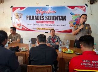Ngopi Bareng Jelang Pilkades 2027, Polsek Tayan Hilir Ajak Semua Pihak Jaga Demokrasi Tetap Damai