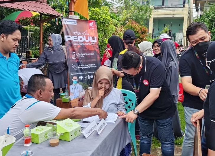 Photo of Layanan Kesehatan & Bantuan Bagi Masyarakat Terdampak Karhutla, Astra Motor Kalbar Gelar Aksi Sosial