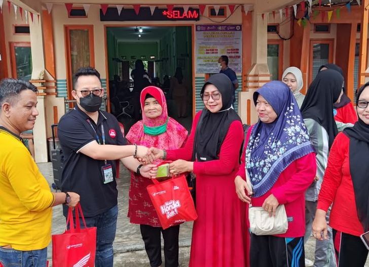 Photo of Gelar Aksi Sosial, Astra Motor Kalbar Hadirkan Layanan Kesehatan & Bantuan Bagi Masyarakat Terdampak Karhutla