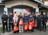 Photo of Jum’at Berbagi, Brimob Kalbar Jangkau Warga di Lima Wilayah