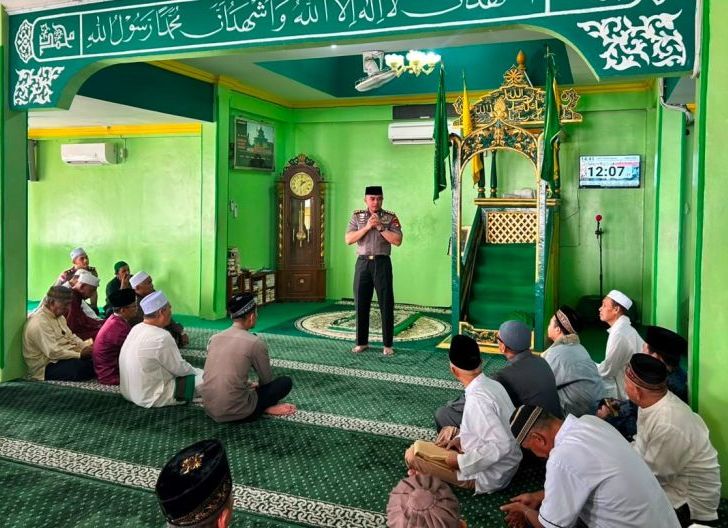Photo of Jumat Keliling di Masjid Sulthan Ayyub Kantuk, Kapolres Sanggau Perkuat Silaturahmi dan Kamtibmas