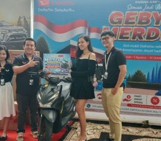 Beli Daihatsu, Ervina Bawa Pulang Honda BeAT Street: Hadiah Mobil Menanti di Periode Berikutnya