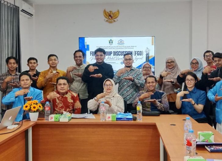 Photo of Gandeng Perpustakaan Pontianak dan Maktab Tuli As-Sami, ADER Linguistik PKM-KI MSI IAIN Pontianak Susun Modul Visual Literasi Isyarat untuk Teman Tuli