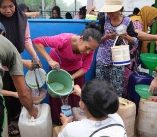 KIPP dan BPBD Kayong Utara Distribusikan Sejuta Liter Air Bersih