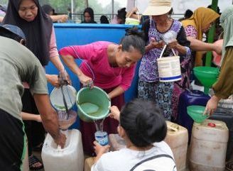 KIPP dan BPBD Kayong Utara Distribusikan Sejuta Liter Air Bersih