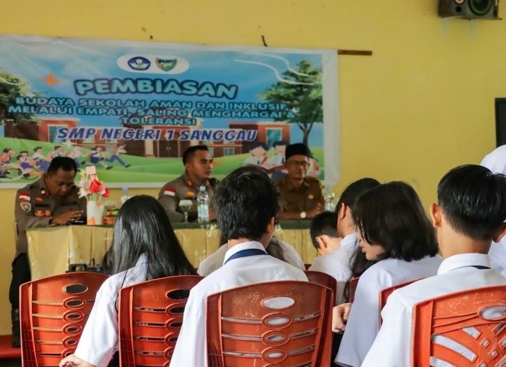 Photo of Kapolres Sanggau Motivasi Pelajar: Kesuksesan Lahir dari Kerja Keras dan Ketekunan