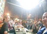 Photo of Nongkrong Evaluasi di Warkop Waru: Dari Pelepasan Tukik hingga “Janji Tinggal Janji”, Begini Serunya Persaudaraan West Borneo Vespa Lovers Usai Touring Pantai Tanjung Api