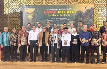 Buku Dayak-Melayu: Satu Darah Dua Dunia Diluncurkan di Pontianak, Teguhkan Persaudaraan Dayak dan Melayu