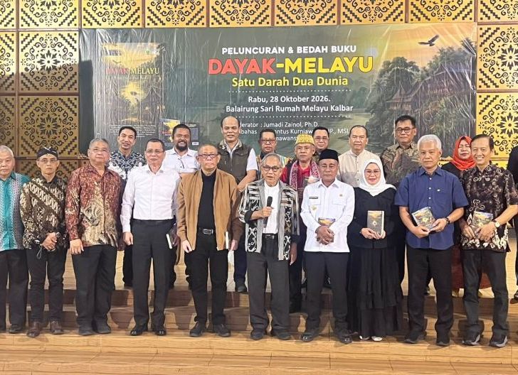 Photo of Buku Dayak-Melayu: Satu Darah Dua Dunia Diluncurkan di Pontianak, Teguhkan Persaudaraan Dayak dan Melayu