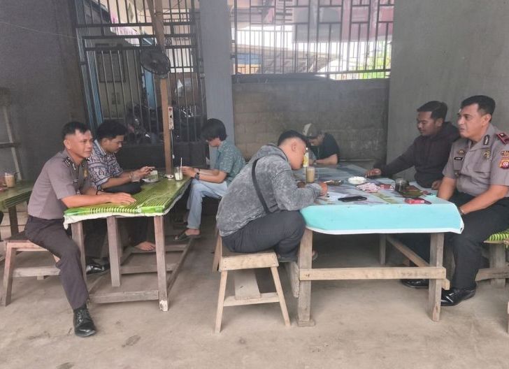 Photo of Bangun Kedekatan dengan Masyarakat, Polsek Meliau Dorong Kamtibmas dari Lingkungan