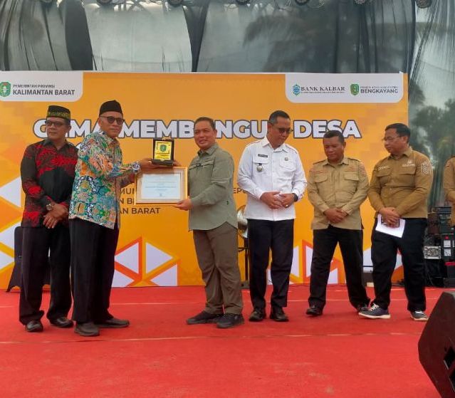 Buka Gema Membangun Desa di Karimunting, Gubernur Ria Norsan Serap Aspirasi Warga Pesisir