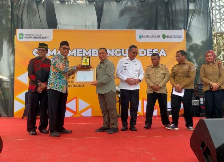 Photo of Buka Gema Membangun Desa di Karimunting, Gubernur Ria Norsan Serap Aspirasi Warga Pesisir