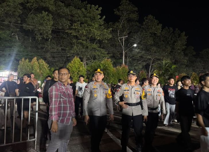 Photo of Konser Tipe-X di Sabang Merah Berlangsung Meriah, Polres Sanggau Pastikan Pengamanan Berjalan Kondusif