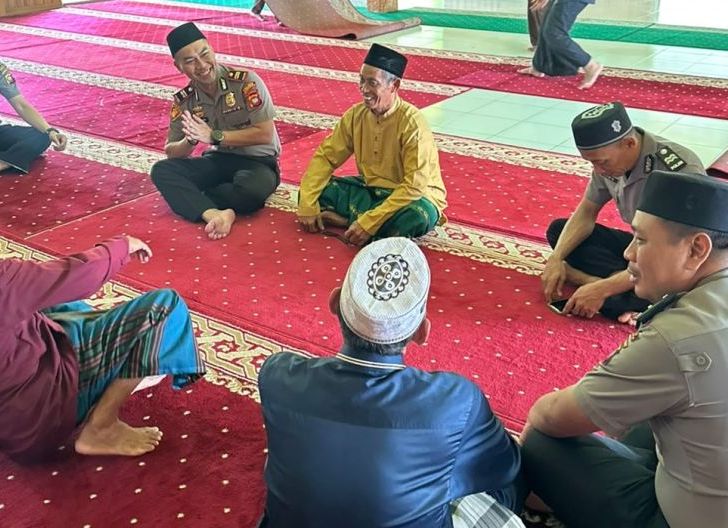 Photo of Jumat Keliling di Tayan Hilir, Polisi Sampaikan Pesan Kamtibmas dari Masjid