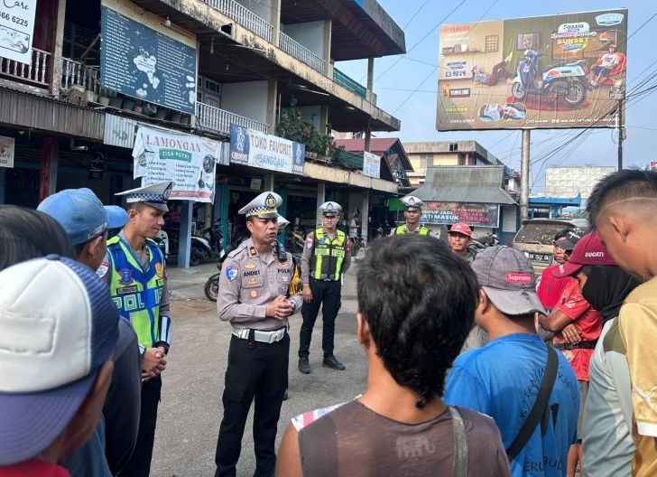 Photo of Operasi Patuh Kapuas 2026, Satlantas Polres Sanggau Rangkul Komunitas Sopir di Terminal Rawa Bhakti